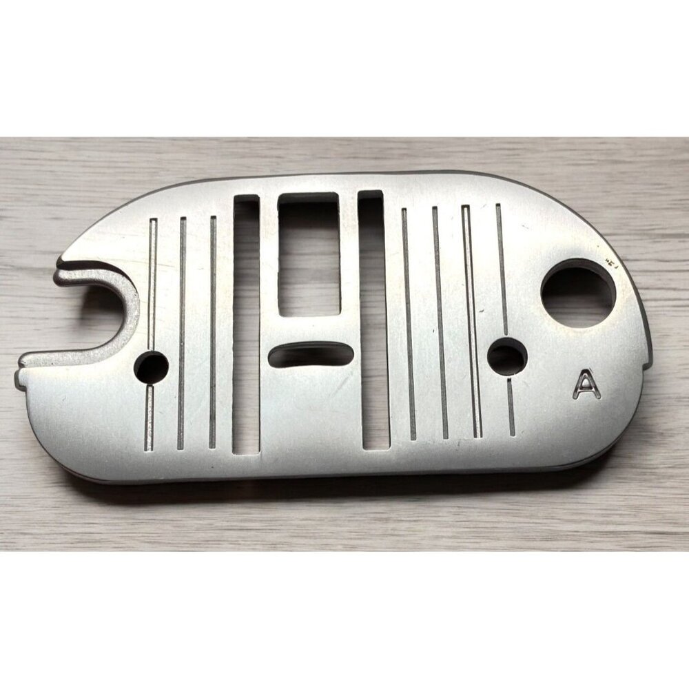 Singer Needle Throat Place Sewing Machine Replacement Part Model 7033